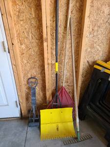 lot 1041 image: Rakes and pooper scooper