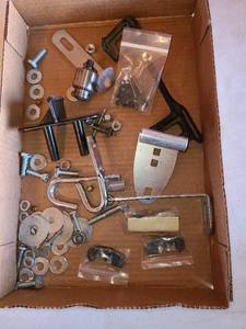 lot 1047 image: Miscellaneous nuts, bolts, washers and brackets