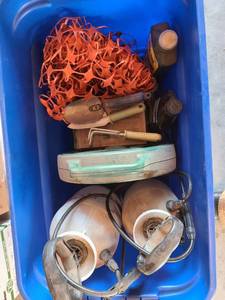 lot 1051 image: Large tote with miscellaneous gardening items. Plus some weed stop