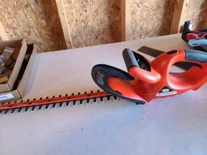 lot 1060 image: Black and Decker Hedge Hog cordless