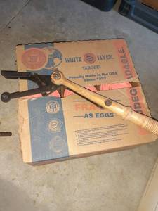 lot 1113 image: Box of clay targets plus a manual thrower