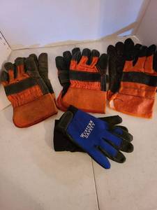 lot 1141 image: Mens work gloves