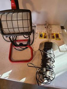 lot 1168 image: Craftsman work light, Oreck XL car vac, step stool