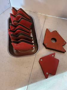 lot 1170 image: Arrow welding magnets and tray