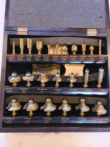 lot 1318 image: Craftsman router bits in case