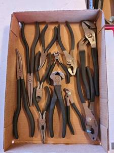 lot 1320 image: Craftsman pliers and wire cutters