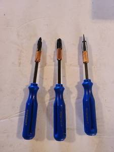lot 1338 image: Screwdrivers with gripper ends