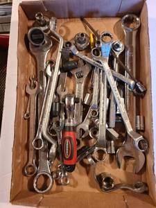 lot 1352 image: Wrenches, ratchets, sockets