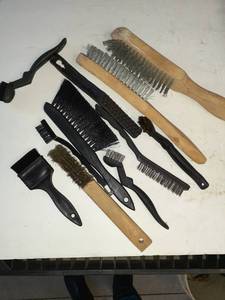 lot 1374 image: Wire brushes and more