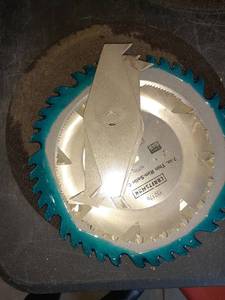 lot 1375 image: Craftsman saw blades and grinding wheel