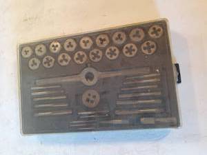 lot 1384 image: Another tap and die set