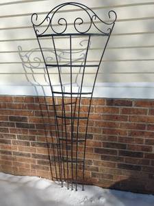 lot 3000 image: Metal garden trellis approximately 6 ft tall