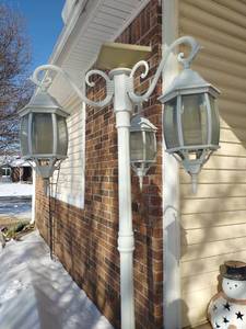 lot 3001 image: Solar powered triple lamp post approximately 6 ft tall