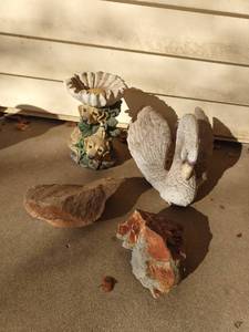 lot 3003 image: Garden decor resin puppies and swan with 2 decorative rocks