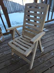 lot 3013 image: Adjustable plastic patio chair