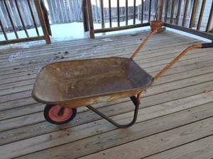 lot 3015 image: Metal wheelbarrow