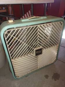 lot 1414 image: Vintage Country Aire metal box fan
