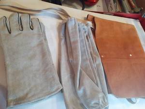 lot 1420 image: Welding protective gear