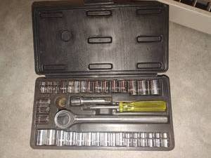 lot 1502 image: Peerless 40 pc combination ratchet socket set