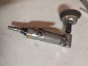 lot 1514 image: Pneumatic angle die grinder