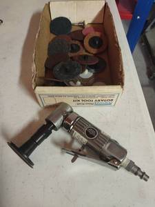 lot 1519 image: Central Pneumatic air angle die grinder with assorted disc attachments