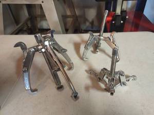 lot 1523 image: Gear pullers