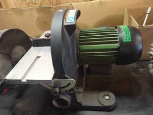 lot 1533 image: Central Machinery 12 in direct drive bench top disc sander