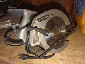 lot 1537 image: Craftsman 7 in electric hand saw