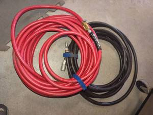 lot 1546 image: Craftsman and other air hoses