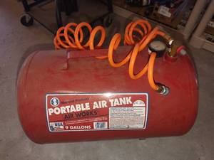 lot 1547 image: Midwest Products 9 gallon portable air tank