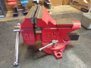 lot 1554 image: Sears 4.5 in bench vise