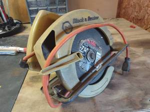 lot 1558 image: Black and Decker hand saw