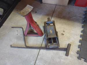 lot 1593 image: Jack with stand
