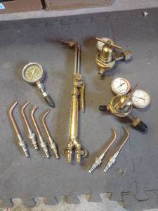 lot 1597 image: Oxygen acetylene welder accessories