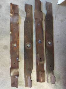 lot 1601 image: Lawnmower blades