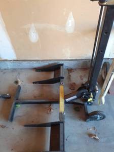 lot 2007 image: Mojack EZ.. Lawn mower jack
