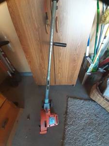 lot 2021 image: Black and Decker deluxe lawn edger and trimmer