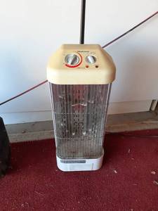 lot 2028 image: Lakewood electric heater. Works
