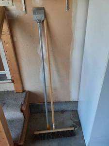 lot 2030 image: 18 inch push broom and 4 inch scrapper