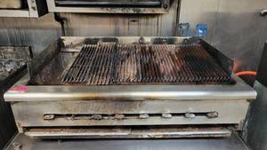 lot 2867 image: Natural Gas CounterTop Charbroiler