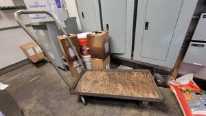 lot 2894 image: Utility Dolly