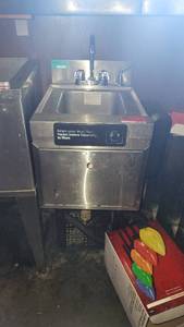 lot 2939 image: Single Handwashing Sink&nbsp