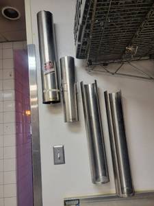 lot 15585 image: Lot of 4 Wall Mounted To Go Holders