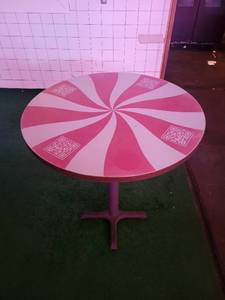 lot 15601 image: High Top Candy Cane Design Round Table