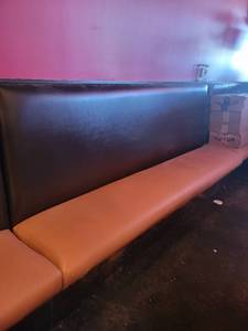 lot 15668 image: 8ft Vinyl Booth&nbsp