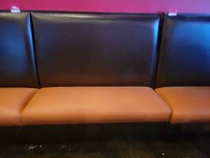 lot 15670 image: 4ft Vinyl Booth