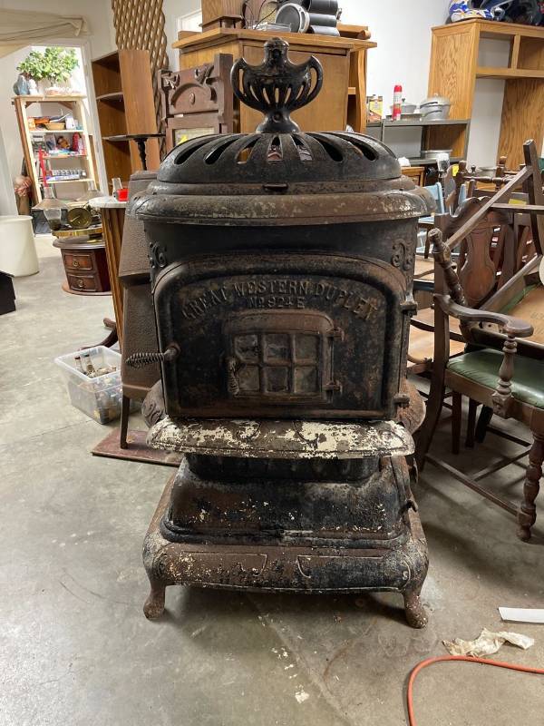 great western duplex 924E wood stove1 | Antique Auction: Duplex Wood Stove  - Captains Desk - Music Cabinet - Handmade Grandfather Clock - Delft -  Porcelain Glass - Curved Glass Curio - Vtg. Liquor Bottles | Equip-Bid