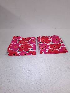 lot 19519 image: Two Kings Size Pillow Cases
