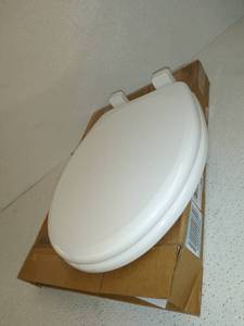 lot 49854 image: Toliet Seat White , (cracked a bit)