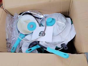 lot 49862 image: Soft Grip 16pc Ceramic Non-stick Cookware Set, Turquoise USED
